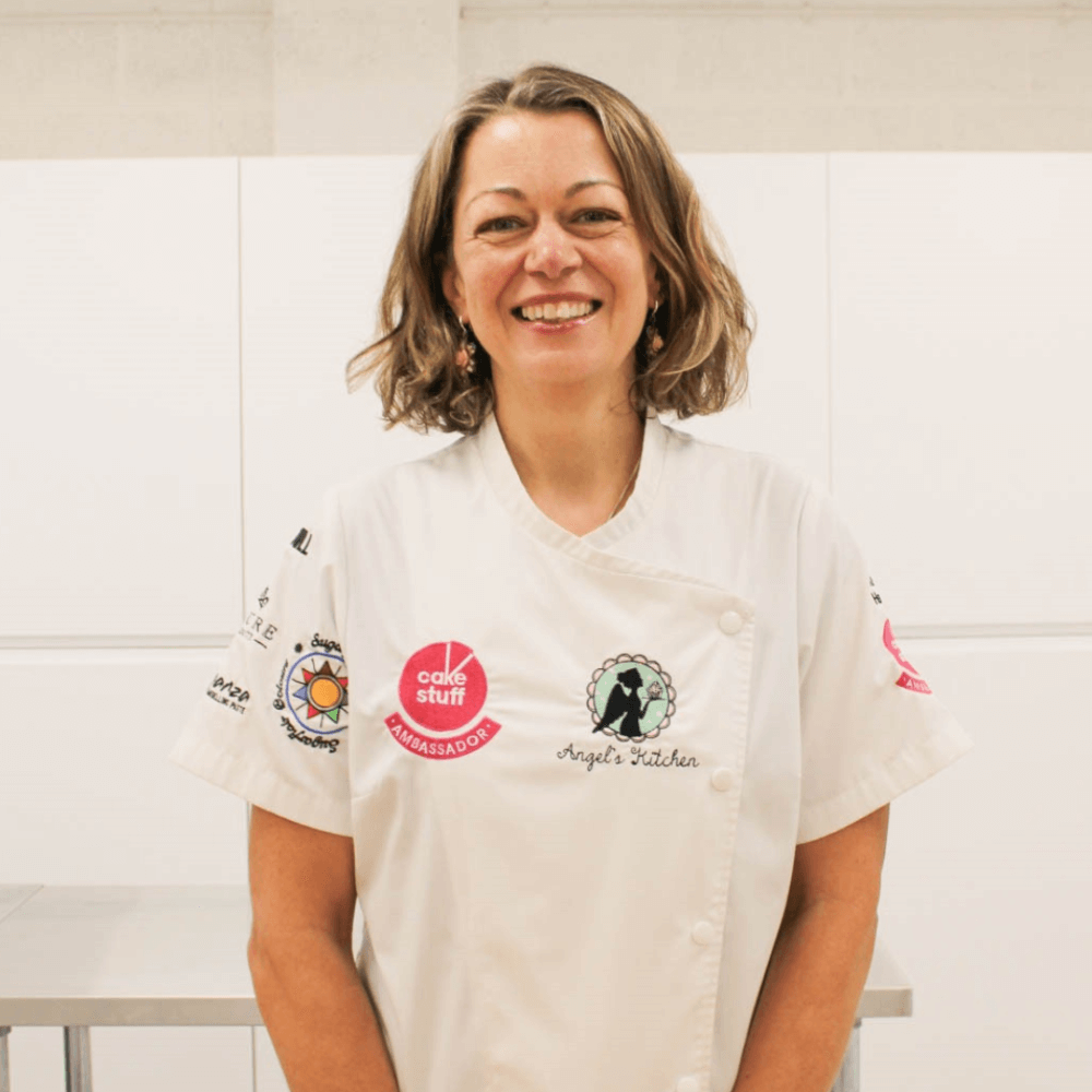 BEGINNER TEDDY BEAR PICNIC CUPCAKE DECORATING with Kerry Hemms